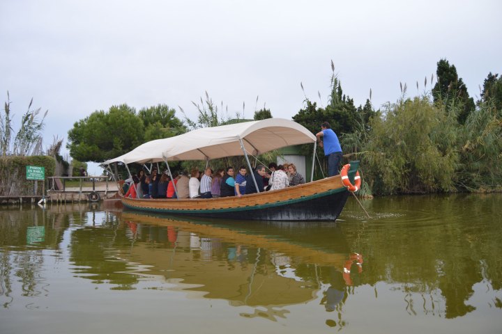 a small boat in a body of water
